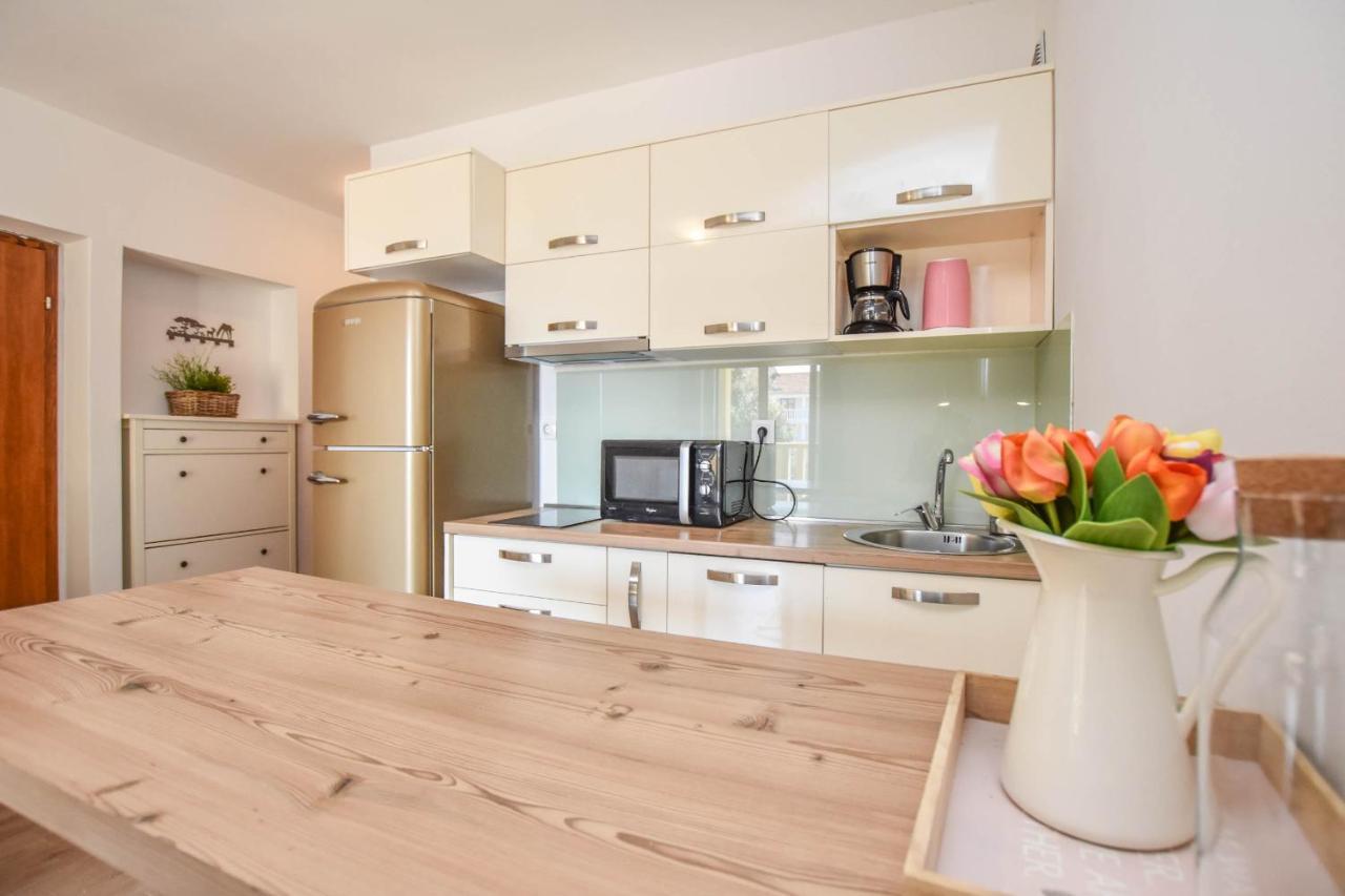 Apartmani Mara Pakostane Ngoại thất bức ảnh